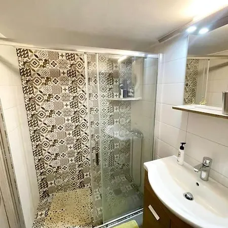 Apartment 20' From The Airport,20' From The Center Of